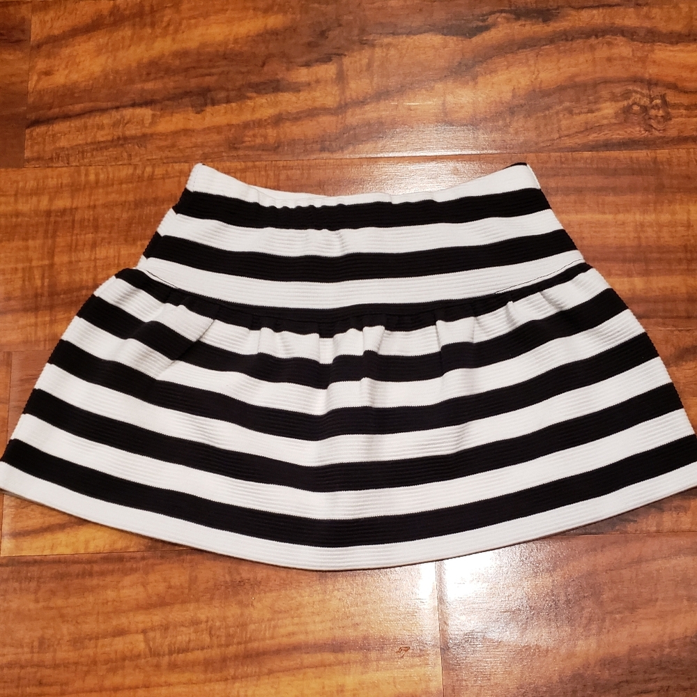 Janie and Jack NWT 18-24 months white and black striped skirt
